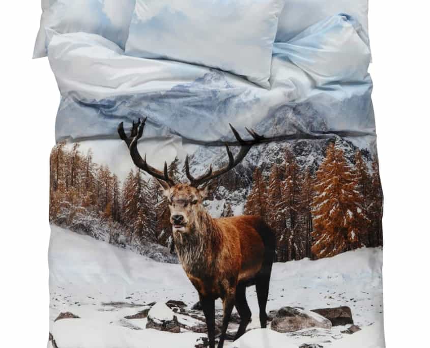 Schweizer Bettwäsche mit Hirsch in Winterlandschaft